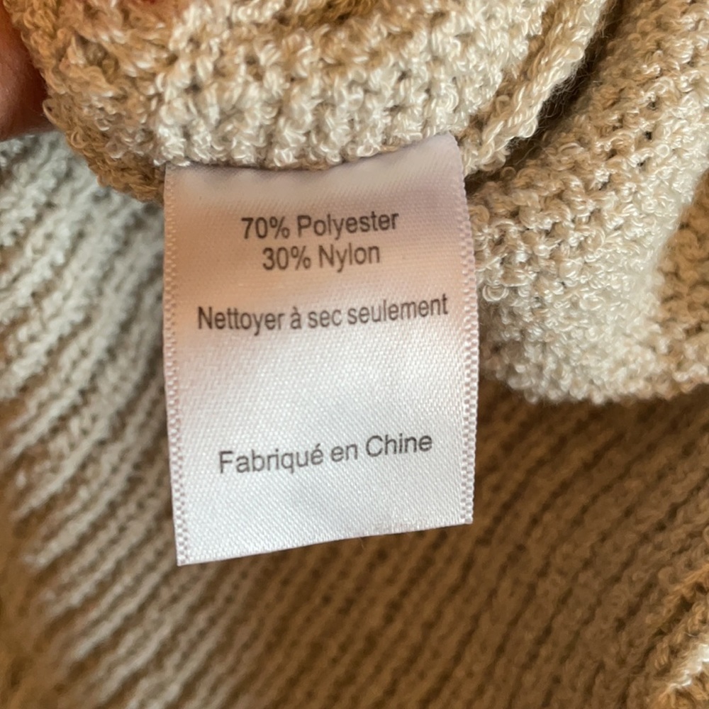 Lush Gray Sweater Size Medium Side Split - image 8